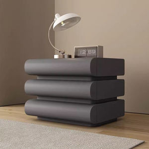 طاولة سرير جانبية عصرية باللون الأبيض الكريمي بتصميم بسيط من الجلد بثلاثة أدراج للبيع بالجملة، كومودينو من الخشب الصلب مع إضاءة - Product Image 4