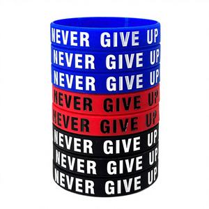 Bracelets en silicone gaufré imperméables « Never Give Up » avec design fluorescent lumineux – Nouveauté promotionnelle pour le sport - Product Image 1