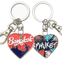 Porte-clés en alliage de zinc personnalisables en gros, style vintage dessin animé, impression sérigraphique, souvenir touristique