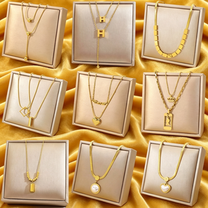 <span class=keywords><strong>Collana</strong></span> Girocollo a Catena Multistrato con Ciondolo a Cuore <span class=keywords><strong>di</strong></span> Perla Placcata in Oro 18K in Acciaio Inossidabile per <span class=keywords><strong>Donna</strong></span> Accessori da Sposa - Product Image 1