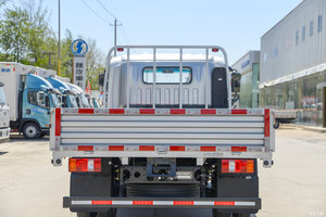 <span class=keywords><strong>Sinotruk</strong></span> <span class=keywords><strong>HOWO</strong></span> 6X4 6 roues nouveau camion léger diesel automatique 4X2 tracteur camion à décharge automatique en Stock camion à benne basculante - Product Image 6