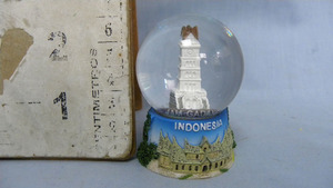 Indonesia tùy chỉnh 3D nhựa xây dựng bức tượng nước thủy tinh tuyết toàn cầu - Product Image 3