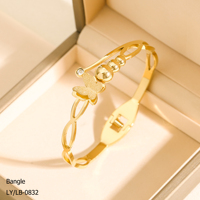 Bracelet jonc tendance vintage exquis pour femme, en acier inoxydable plaqué or 18 carats, anti-ternissement, avec perles et fleurs, idéal pour cadeau de fête