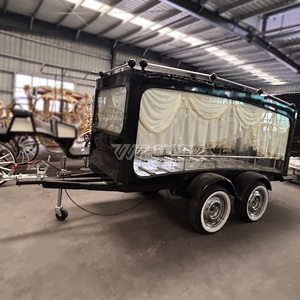 Calèche funéraire noire à chevaux avec rideaux crème et roues doubles pour transport cérémoniel - Product Image 4