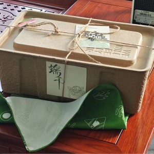 Boîte cadeau écologique entièrement biodégradable en fibres végétales, toucher naturel, vert doux, personnalisable, en pulpe de café, à suspendre, en forme d'oreille - Product Image 6