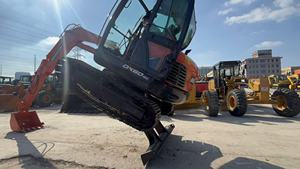 Mini pelle multifonction Doosan DX60 60-9C d'occasion Pelles hydrauliques sur chenilles avec cabine neuve - Product Image 5