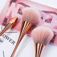 Pinceau de maquillage professionnel de luxe à marque privée, en poils synthétiques véganes de haute qualité, avec manche en plastique rose doré, pour poudre libre