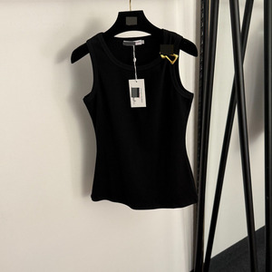 เสื้อกล้ามคอวีทรงเข้ารูป ดีไซน์รูปแบบใหม่ ประดับโลหะรูปทรงกุญแจ  สำหรับผู้หญิง  คอลเลคชั่นใหม่ ซัมเมอร์ 2026  ปรับแต่งได้ - Product Image 3