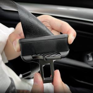 เข็มขัดนิรภัยในรถยนต์แบบ2จุดทำจากโลหะคาร์บอนไฟเบอร์ปรับแต่งโลโก้ได้ตามต้องการ - Product Image 2