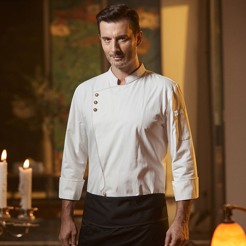 เสื้อสีขาวแขนยาว