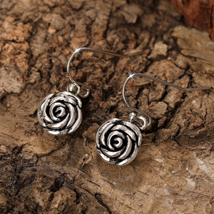 Orecchini Pendenti Vintage a Forma di Rosa per Donne, Colore Argento Antico, Eleganti Gioielli Floreali alla Moda - Product Image 4