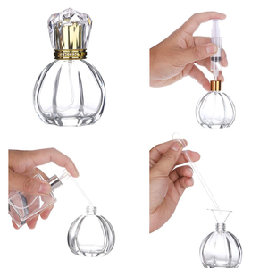 Flacons en verre vides de haute qualité de 50 ml et 100 ml avec bouchon pompe en cristal doré pour parfum et savon liquide, emballés en carton - Product Image 2