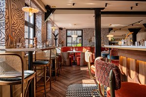 <span class=keywords><strong>Comptoir</strong></span> <span class=keywords><strong>de</strong></span> bar en bois personnalisé pour restaurant | Vitrine <span class=keywords><strong>de</strong></span> pub à cocktails | Meubles <span class=keywords><strong>de</strong></span> bar avec service <span class=keywords><strong>de</strong></span> conception et <span class=keywords><strong>de</strong></span> construction d'éclairage à LED - Product Image 5
