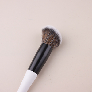 Pinceau de maquillage professionnel à double tête en poils synthétiques, pinceau de précision en bois pour estomper les fards à paupières, pinceau à blush pour gloss et baume à lèvres - Product Image 3