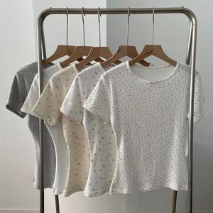 T-shirt Estiva da Donna con Stampa Floreale, Collo Tondo e Maniche Corte, Abbigliamento da Casa, Vestibilità Slim, Top Versatile ed Elegante, Pigiama - Product Image 1