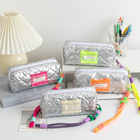 Haute valeur Polyester étudiant papeterie sac fermeture à glissière nouvelle mode poche maquillage étui à crayons suspendu organisateur caractéristique