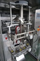 Machine d'emballage automatique de granulés pour produits alimentaires de type snack