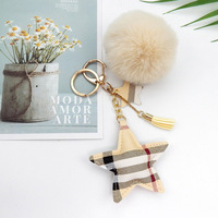 Porte-clés Ours Style Instagram Luxe en Alliage de Zinc et Cuir PU avec Pompon en Fausse Fourrure pour Sac à Main et Voiture – Style Designer