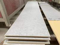 Plaque de plafond en PVC légère, imperméable et ignifuge à bas prix pour projets de décoration commerciale