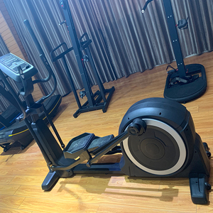 XINRUI XR9005 Elliptique Cross-Trainer Cardio pour la Maison et le Fitness Commercial, à Roues Arrière, Résistance Réglable, Mouvement Fluide - Product Image 5