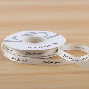 ริบบิ้นผ้าไหมพิมพ์ลายแบบกำหนดเองจากโรงงาน เป็นมิตรกับสิ่งแวดล้อม พร้อมโลโก้ลายนูน สำหรับของขวัญ - Product Image 4