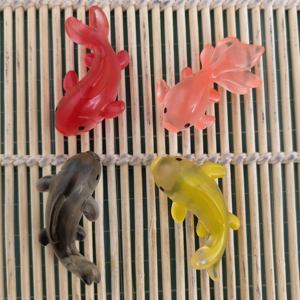 100 pièces Kawaii mignon <span class=keywords><strong>petit</strong></span> <span class=keywords><strong>poisson</strong></span> breloques pour la fabrication de bijoux animaux <span class=keywords><strong>poisson</strong></span> <span class=keywords><strong>rouge</strong></span> pendentifs artisanat bricolage boucle d'oreille porte-clés trouver - Product Image 2