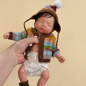 Bambola in Silicone da 10 Pollici per Bambine, Giocattolo Morbido a Corpo Intero con Caratteristiche Realistiche di Neonato e Accessori di Abbigliamento - Product Image 4