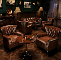 Meubles de bar à cigares de luxe, canapé Chesterfield en cuir PU, armoire en bois sculpté vintage avec clous en laiton pour bar à whisky
