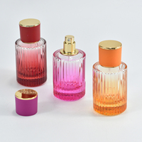 Vente en gros de flacons en verre colorés vides de 1,6 oz (50 ml) pour cosmétiques, flacon pulvérisateur en verre avec bouchon pompe en stock