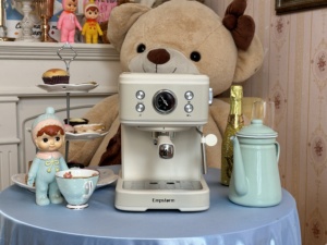 Machine à café expresso semi-automatique 3-en-1 électrique 04E avec mousseur à lait et système de brassage pour usage domestique - Product Image 5