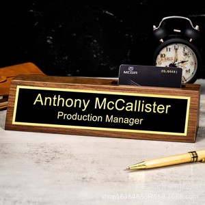 Porte-cartes de visite en bois avec gravure de plaque nominative, organisateur de bureau de style rétro pour hôtel ou bureau - Product Image 4