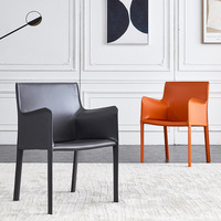 Chaise de salle à manger moderne de style selle avec accoudoir en cuir PU pieds en métal pour hôtel centre commercial maison et entrepôt