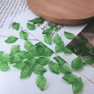 Hạt nhựa thiết kế mới hình lá xanh chất lượng cao, hạt acrylic trong suốt dùng làm đồ trang sức - Product Image 1