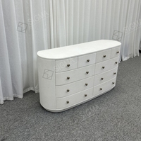 Commode haut de gamme avec tiroirs, meubles d'intérieur modernes et minimalistes