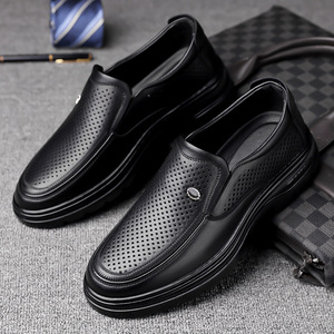 Mocasines de cuero perforado negros para hombre, zapatos casuales de suela suave sin cordones para uso informal - Product Image 3