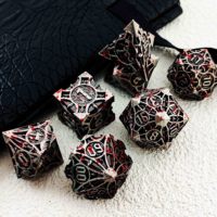Lot de 7 dés polyédriques en métal personnalisés, forme carrée, pour DND RPG, écologiques, durables, gravés, haute qualité, avec logo personnalisé
