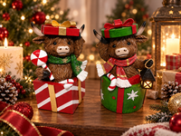 Ensemble de 2 figurines de vaches des Highlands éclairées, en résine, décoration de Noël, peintes à la main, lumière LED chaude, fonctionnant sur piles, décoration de maison pour les fêtes