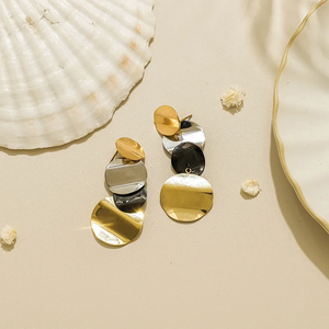 Modernos Pendientes de Acero Inoxidable 304 con Baño de Oro Real de 18K, Diseño de Triángulo con Perla y Borla, Cuatro Colores, Ideales para Mujer - Product Image 5