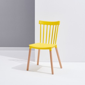<span class=keywords><strong>Chaise</strong></span> <span class=keywords><strong>de</strong></span> salle à manger à pieds en bois colorés à prix bon marché Vente en gros <span class=keywords><strong>de</strong></span> chaises en plastique modernes empilables en PP pour restaurant et café - Product Image 6
