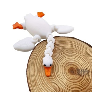 Oie blanche mignonne imprimée en 3D tendance avec articulations mobiles – Une figurine animale créative et articulée pour votre bureau - Product Image 4