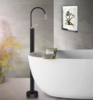Robinet de baignoire autoportant moderne à poignée unique, jet de pluie, en laiton, robinet de remplissage d'eau, design à montage au sol, style élégant, garantie 3 ans