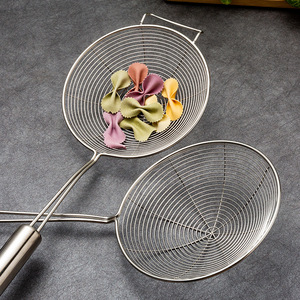Écumoire professionnelle en acier inoxydable pour fondue, avec <span class=keywords><strong>filet</strong></span> filtrant anti-brûlure, poignée antidérapante et crochet unique, pour friture domestique - Product Image 4