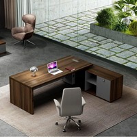 Bureau de direction moderne en forme de L avec tiroirs et rangements, mobilier commercial