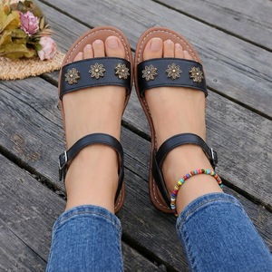 Sandales plates confortables en métal avec décor floral pour femmes, sangle à boucle réglable, chaussures d'été pour la plage et la marche quotidienne - Product Image 6