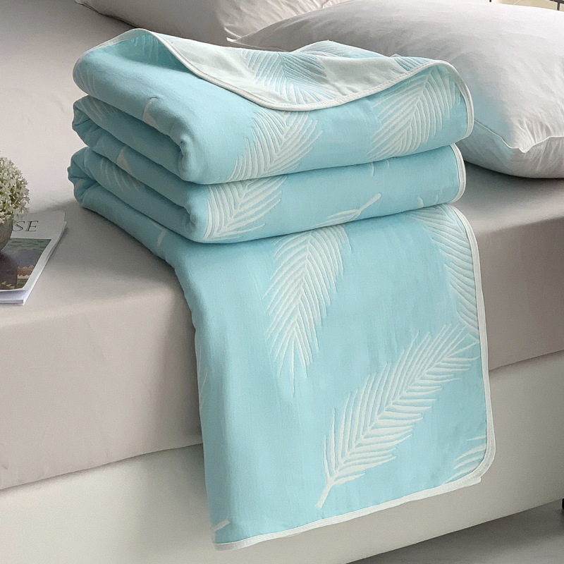Serviette d'été en fil bleu plume à six épaisseurs.