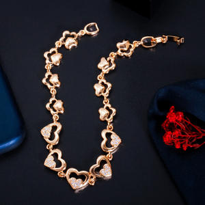 سوار رومانسي عالي الجودة مطلي بالذهب على شكل قلب مرصع بالزركون المكعب للنساء، إكسسوار للمعصم، هدية مثالية للصديقات - Product Image 5