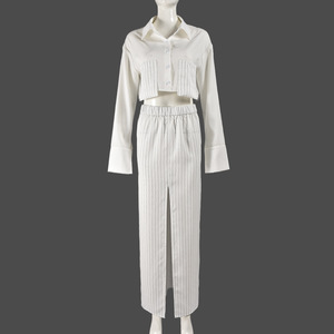 Conjunto de 2 piezas de <span class=keywords><strong>moda</strong></span> 51187 para mujer, camisas cortas informales de manga larga con botones y falda derramada a rayas - Product Image 2
