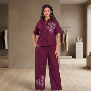Ensemble pyjama décontracté deux pièces pour femme en pur coton, motif floral floqué, manches courtes, respirant, boutonné, longueur cheville - Product Image 3