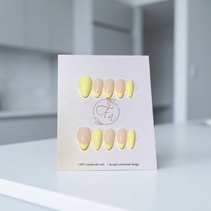 Unghie Finte Adesive 2026 di Tendenza, Gialle con Punta Francese, Riutilizzabili, Fatte a Mano, a Forma di Mandorla, con Colla, Confezione Bulk - Product Image 1