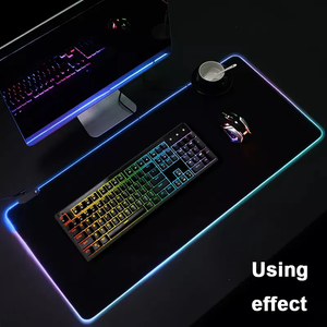 Große RGB <span class=keywords><strong>LED</strong></span> Mausmatte Langlebig Rutschfest Gaming-Mauspad mit Wasserdichter Gummiunterseite Beheizter Stil 4mm Dicke - Product Image 2